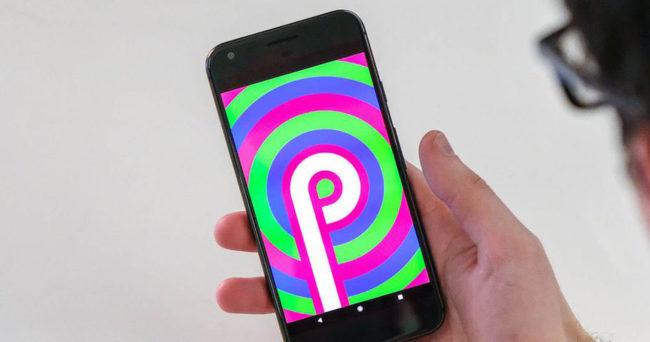 Android P en móvil en mano