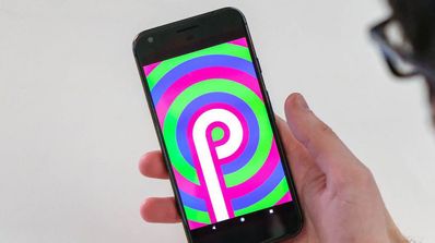 Android P en móvil en mano