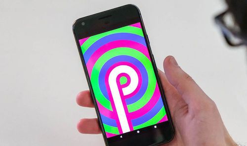 Android P en móvil en mano
