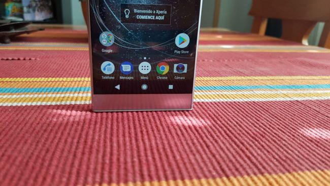 Detalle inferior del Sony Xperia XA2