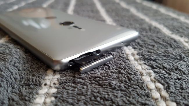 Bandeja SIM del Sony Xperia XZ2