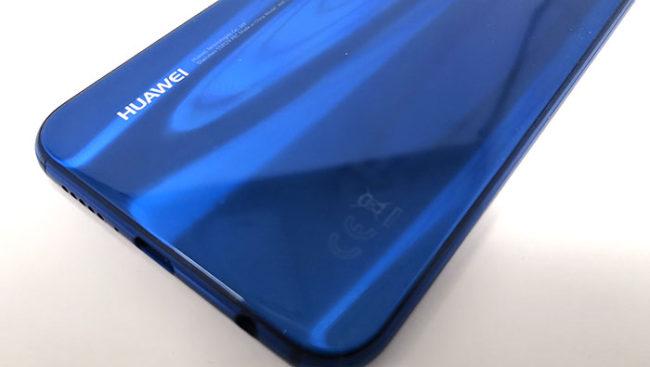 Huawei P20 Lite azul trasera detalle
