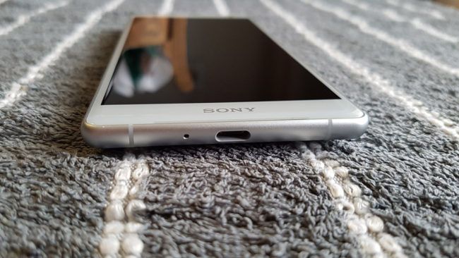 Puerto USB del Sony Xperia XZ2