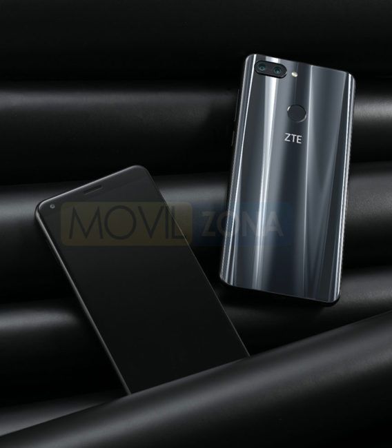 ZTE Blade V9 negro y plateado
