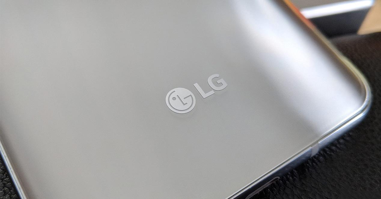 Logo de LG en uno de sus smartphones