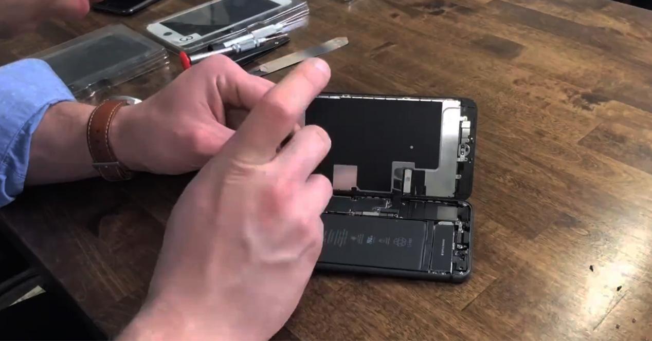 Reparación de la pantalla de un iPhone