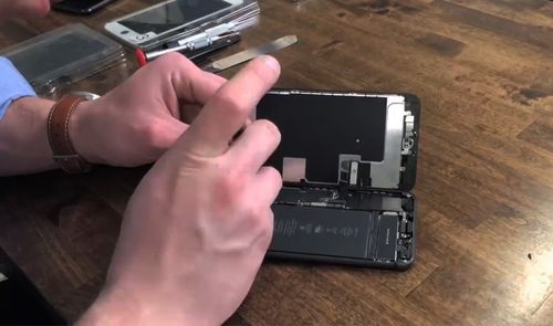 Reparación de la pantalla de un iPhone