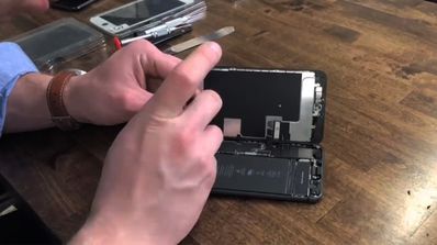 Reparación de la pantalla de un iPhone