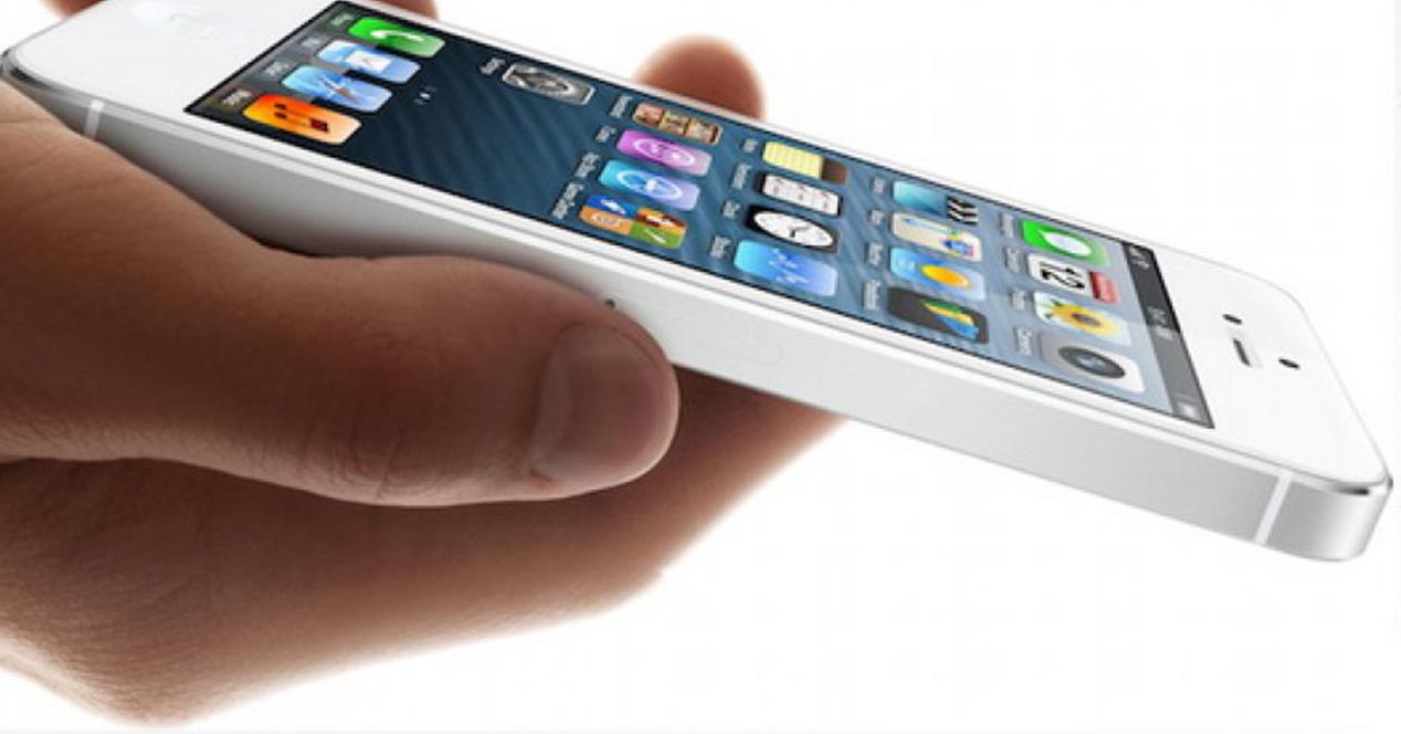 iPhone 5s de color blanco