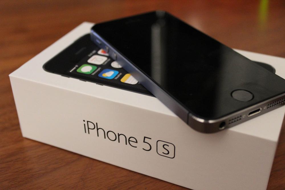 caja til iPhone 5s i sort farve