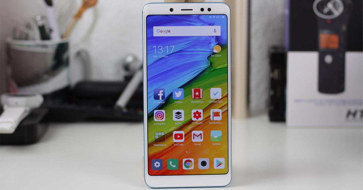 Imagen del Prueba y opinión del Xiaomi Redmi Note 5 con fondo blanco