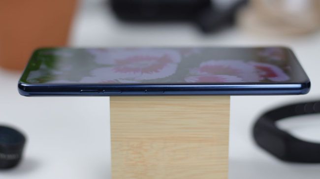 Imagen lateral del LG G7 ThinQ
