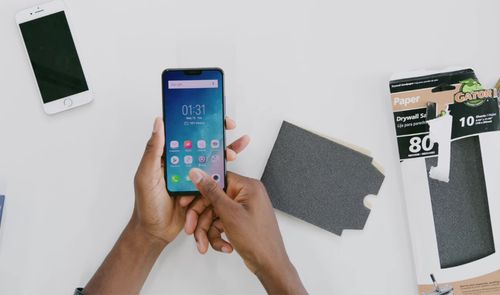 Prueba del sensor de huellas debajo de la pantalla de Vivo