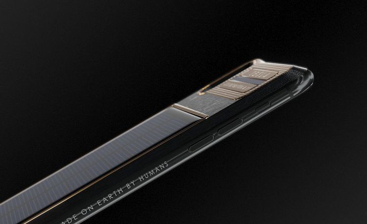 Grabado en el lateral de la carcasa del iPhone X Tesla