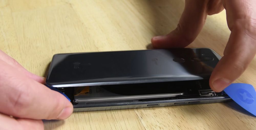 Proceso de desmontaje del LG G7