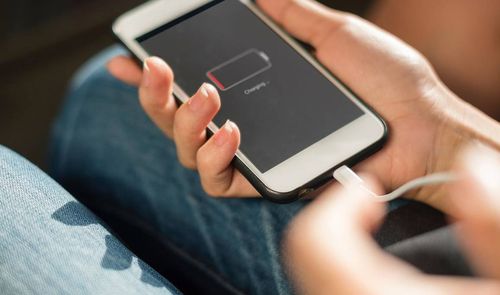 Carga de batería de un iPhone