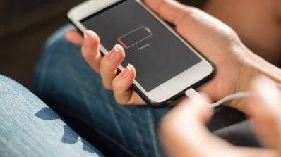 Carga de batería de un iPhone