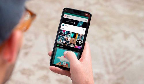 OnePlus 6 en la mano
