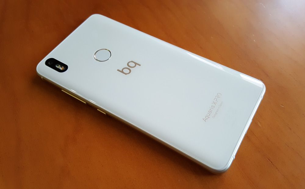 BQ Aquaris X de color blanco