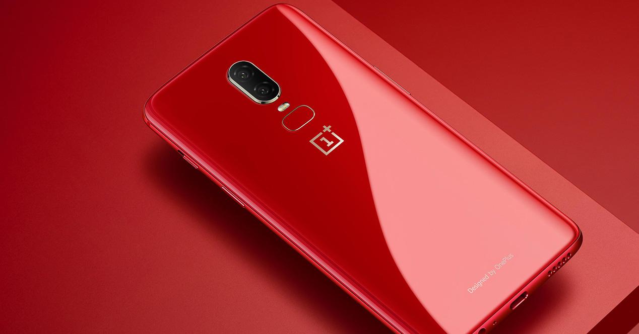 OnePlus 6 en color rojo