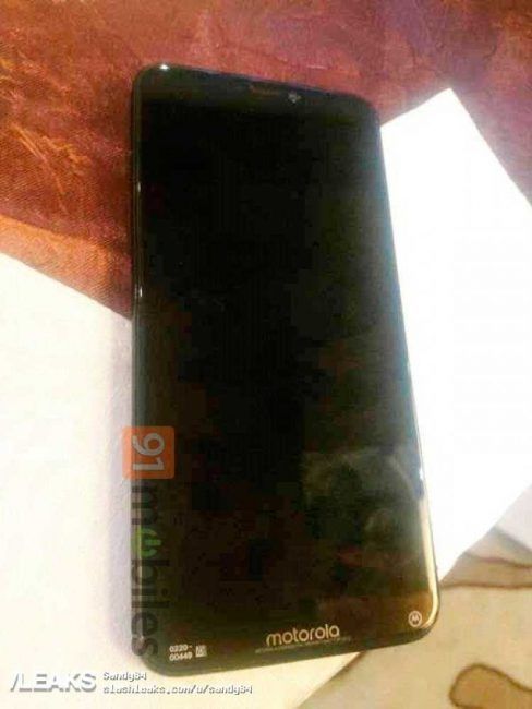 Moto One negro