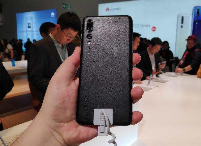 Huawei P20 Pro con cuero negro