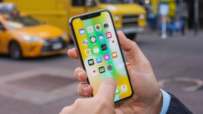 iphone x en mano