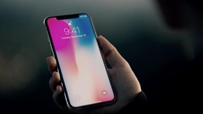 iphone x en mano