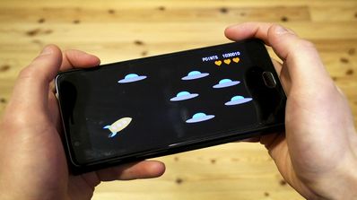 Telefono con jugeos