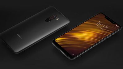 Teléfono Pocophone F1 con fondo negro