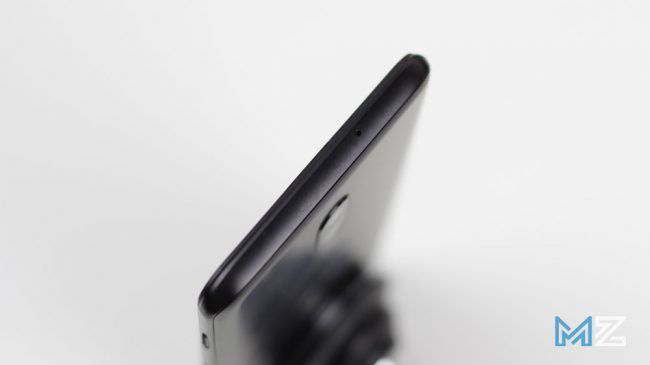 Borde superior del OnePlus 6T