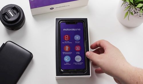 Vídeo con el unboxing del Motorola One