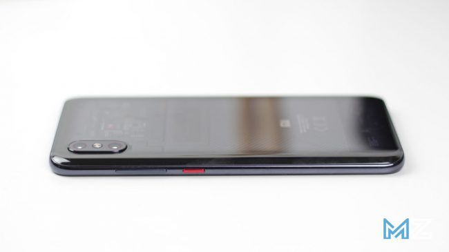 Imagen lateral del Xiaomi Mi 8 Pro