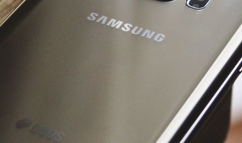 Carcasa trasera de un smartphone de Samsung