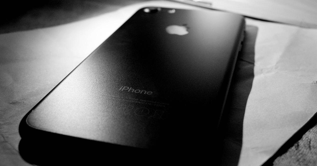 Carcasa del iPhone 7 en color negro