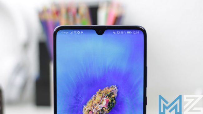 Notch dela pantalla del No le falta notch a este teléfono, tipo gota de agua (que se puede ocultar por software) y que gracias a sus reducidas dimensiones encaja muy bien en el diseño del Huawei Mate 20 X. Esto, además, le permite al dispositivo ser considerado un Todo Pantalla de pura cepa, ya que el aprovechamiento frontal es excelente: 87,6%, nada menos. Por lo tanto, buen trabajo en lo físico el realizado por el fabricante.