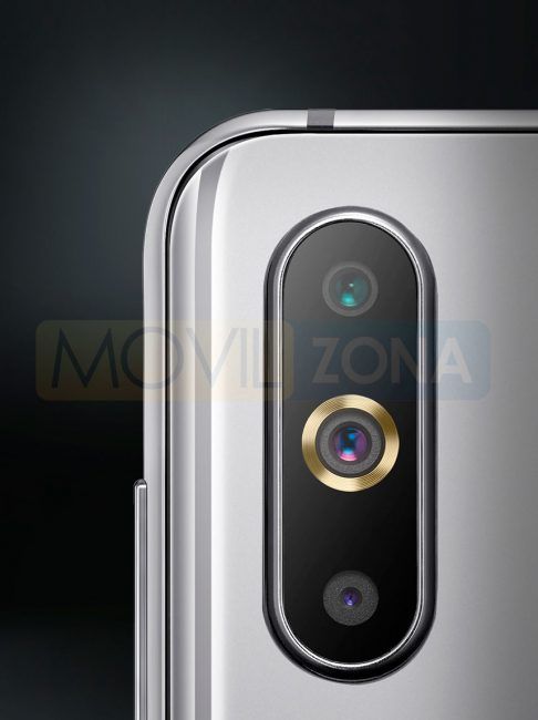 Samsung Galaxy A8s plateado