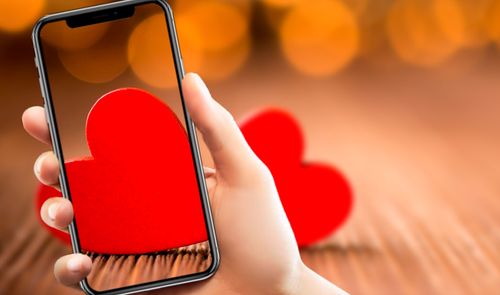 movil con fondo de corazon