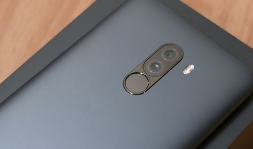 cámara del pocophone f1