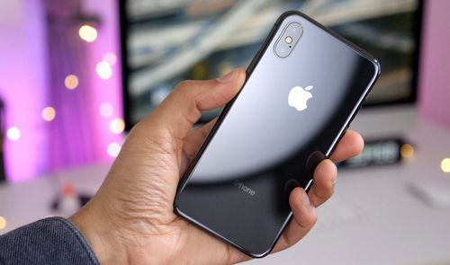 iphone en mano