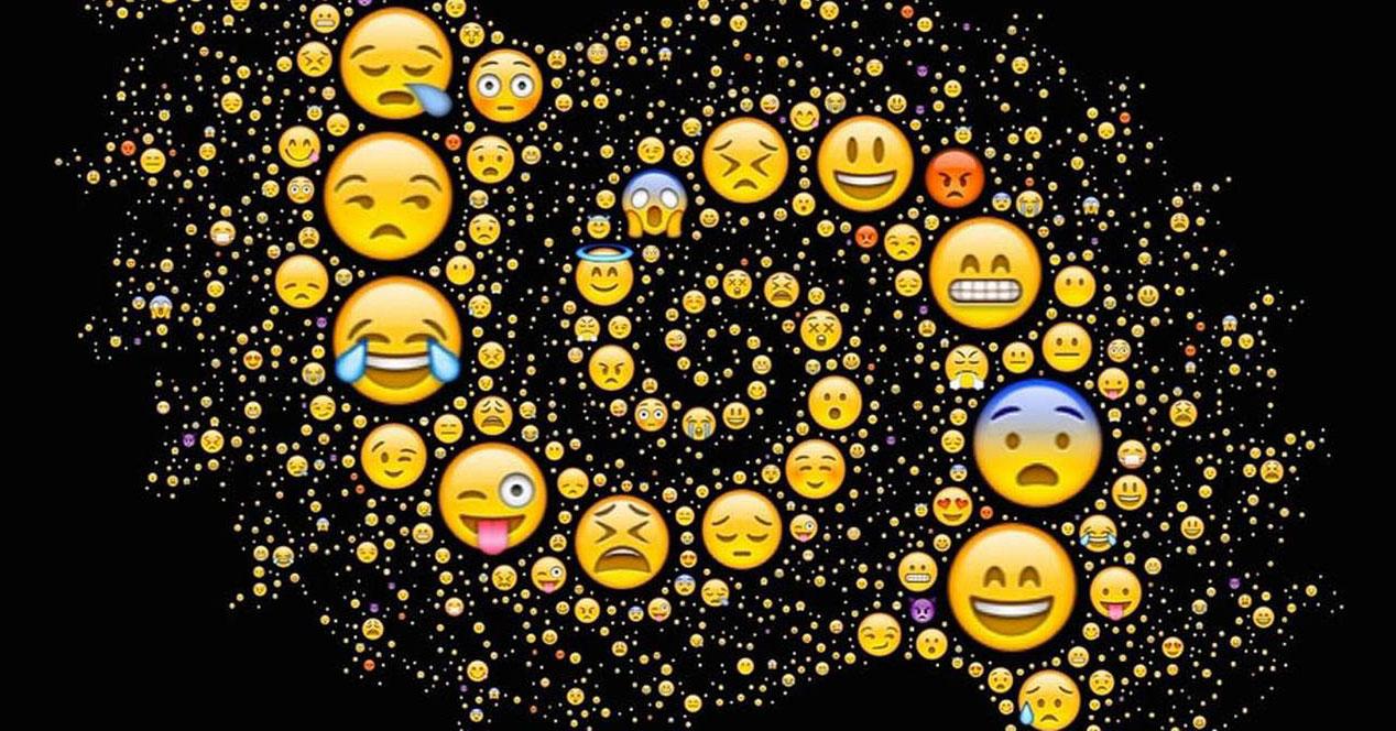 Emojis WhatsApp con fondo negro