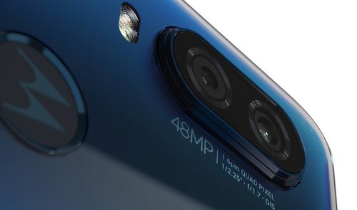 Motorola one Vision_ROW_Sapphire Gradient_Camera Detail 1