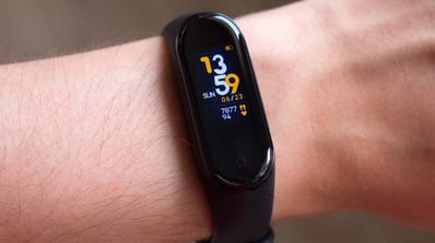 Mi Band 4 en mano