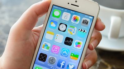 iPhone 5 en las manos