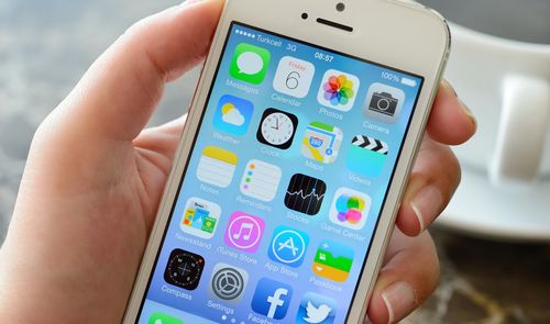 iPhone 5 en las manos