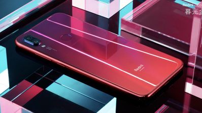 color fucsia en la parte trasera del Redmi Note 7