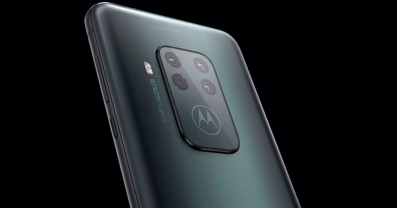 Motorola One Zoom portada negra