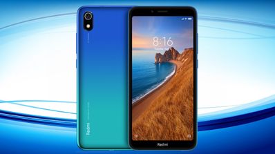Redmi 7A sobre fondo azul