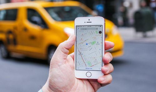 iPhone SE ejecutando la aplicación de Mapas