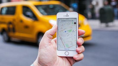 iPhone SE ejecutando la aplicación de Mapas